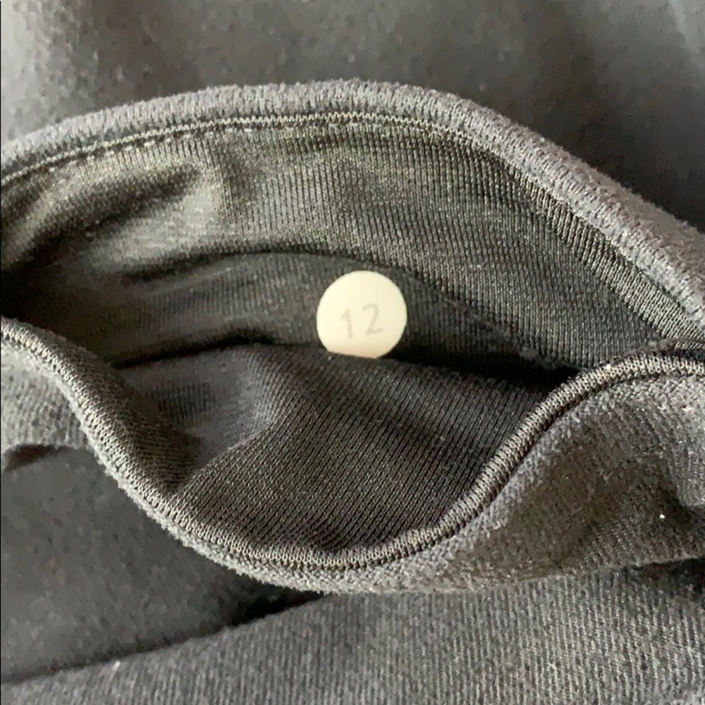 Size 12 black Lululemon leggings - Picture 4 of 4